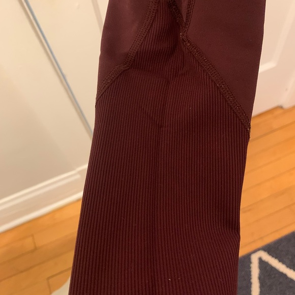 Lululemon size 4 leggings with side mesh panel burgundy - Picture 3 of 7